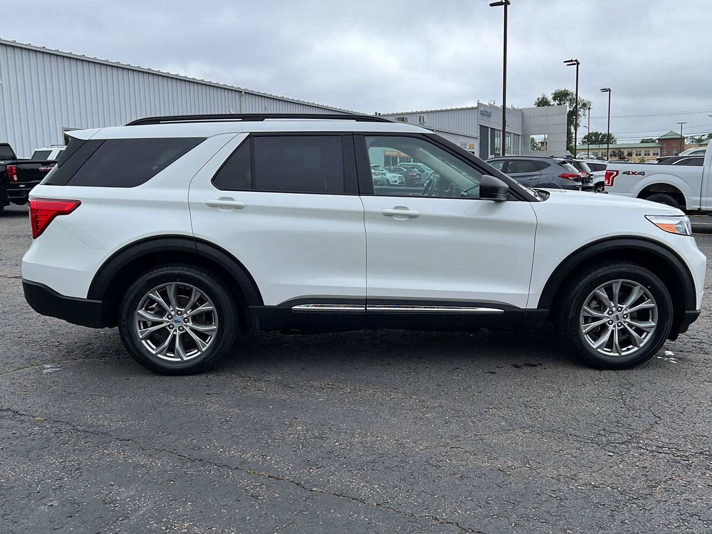 Used 2023 Ford Explorer XLT w/ Equipment Group 202A AWD/4WD image 22