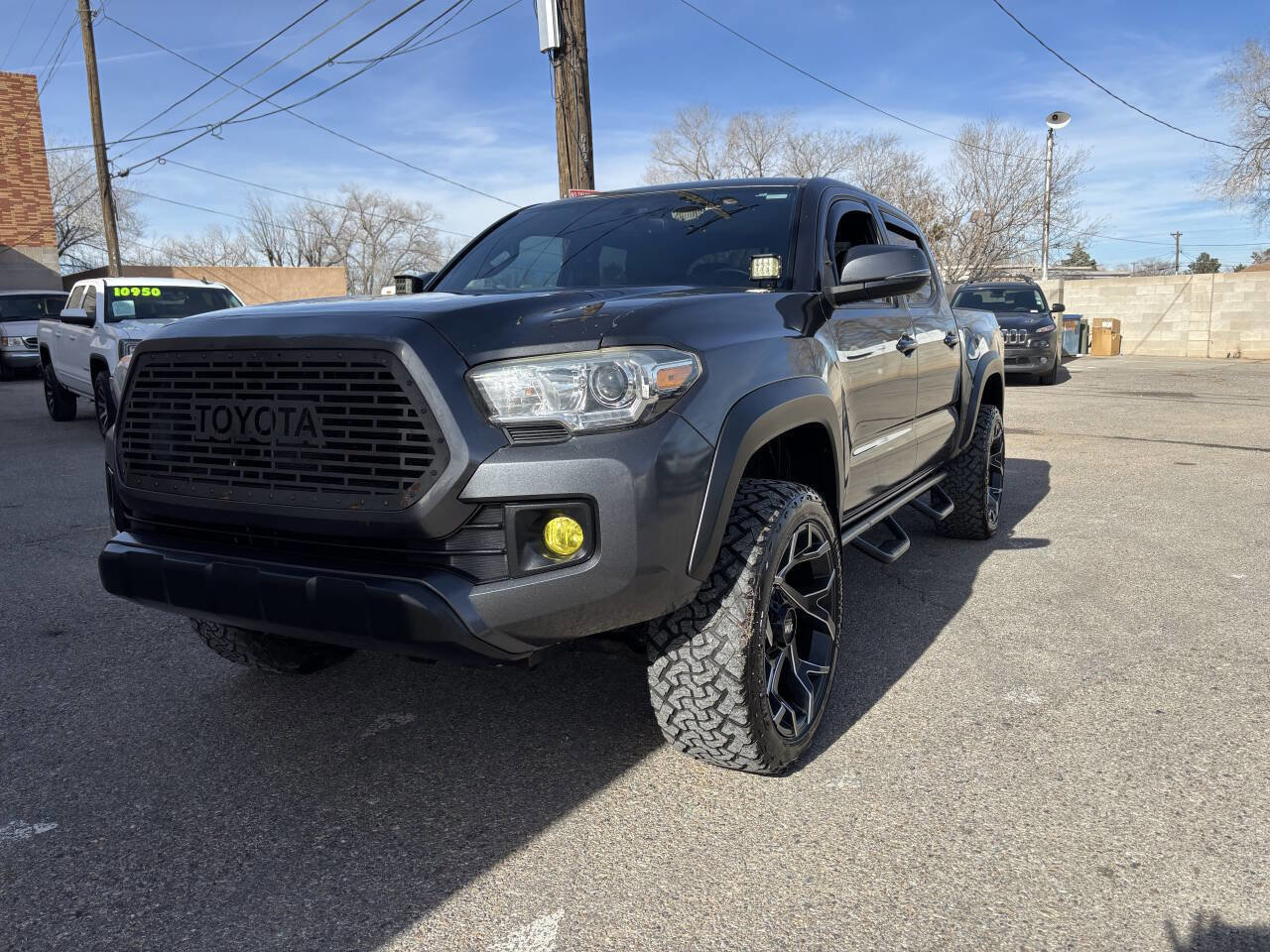 Used 2017 Toyota Tacoma TRD Off-Road w/ Tow Package image 4