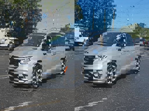 Used 2024 Chrysler Pacifica Touring-L image 12