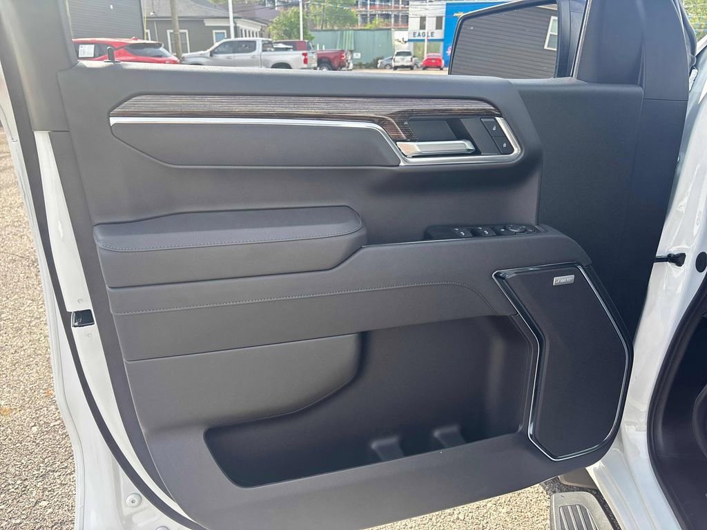 New 2026 GMC Sierra 1500 Elevation w/ Elevation Premium Package AWD/4WD image 9