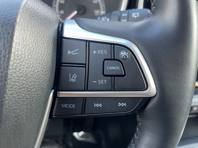 Used 2023 Toyota Highlander XLE image 25