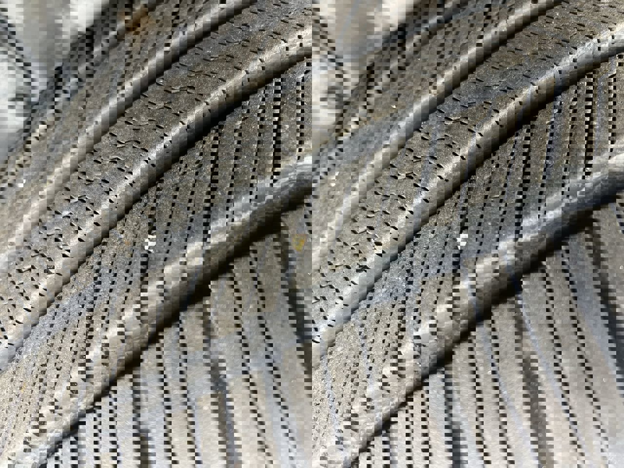 Used 2021 Toyota RAV4 XLE Premium image 12