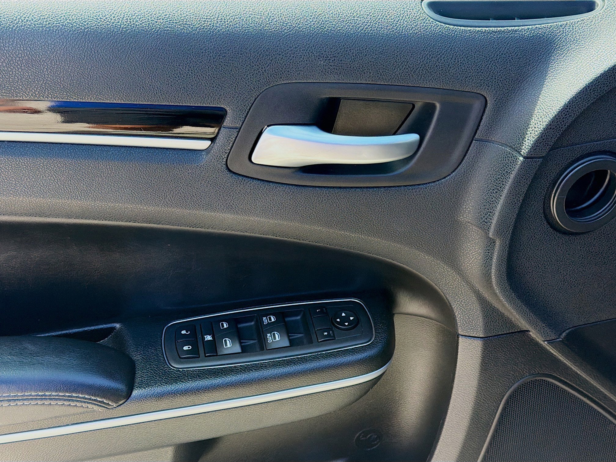 Used 2023 Chrysler 300 S image 17