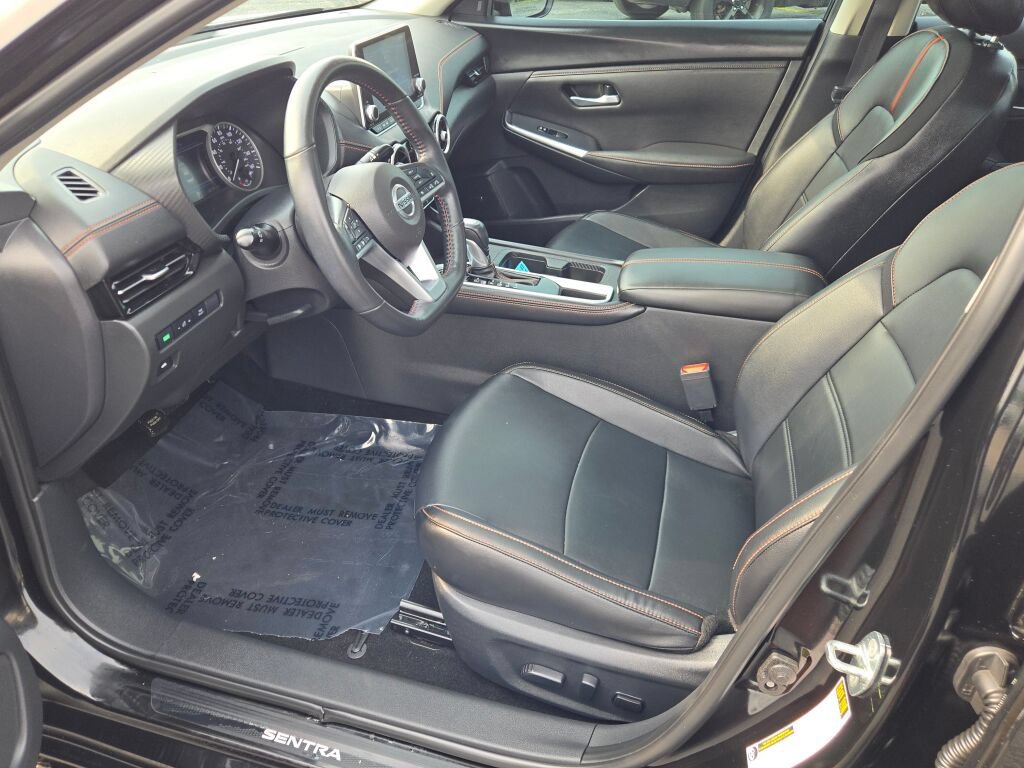 Used 2023 Nissan Sentra SR w/ SR Premium Package FWD image 2