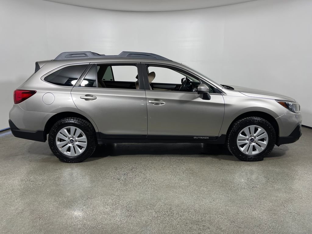 Used 2019 Subaru Outback 2.5i Premium AWD/4WD image 2