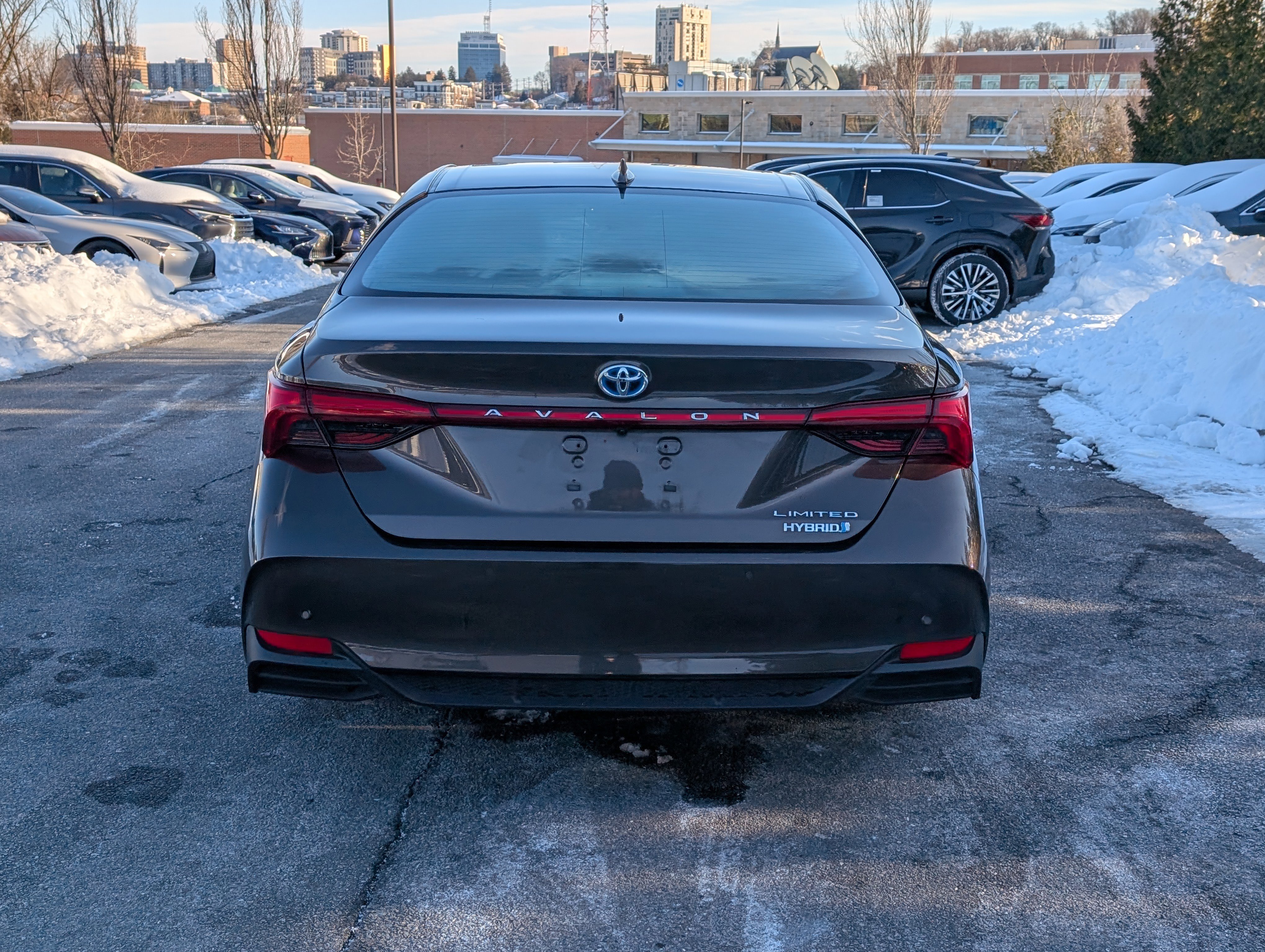 Used 2019 Toyota Avalon Limited w/ Advanced Safety Package image 4