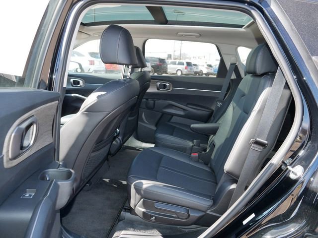 Used 2023 Kia Sorento EX w/ Panoramic Sunroof Package image 17