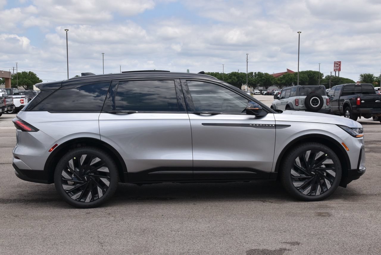 New 2026 Lincoln Nautilus Reserve AWD/4WD image 11