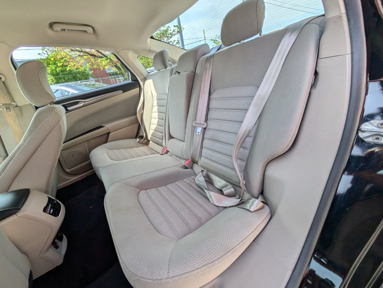 Used 2017 Ford Fusion SE FWD image 18