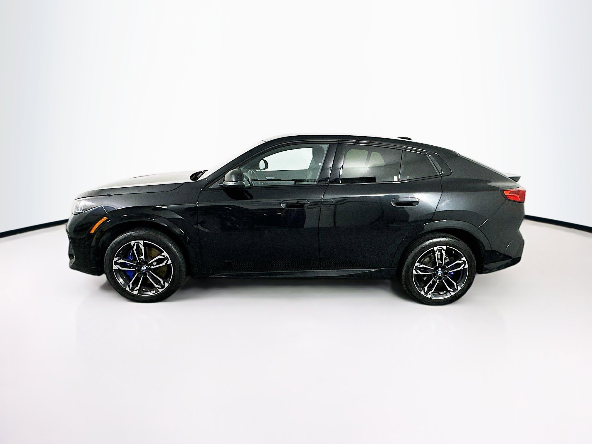 Used 2025 BMW X2 xDrive28i AWD/4WD image 4