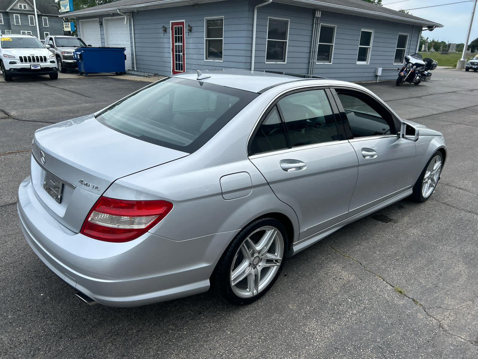 Used 2010 Mercedes-Benz C 300 4MATIC Sedan image 4