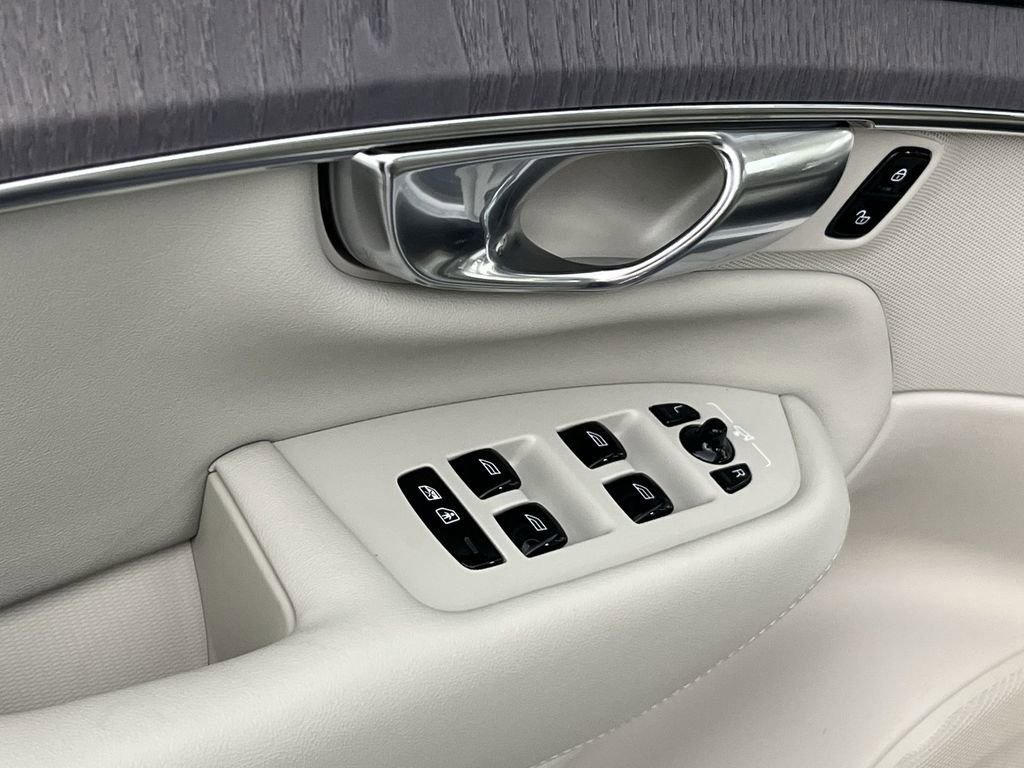 New 2026 Volvo XC90 B6 Ultra w/ Protection Package image 13