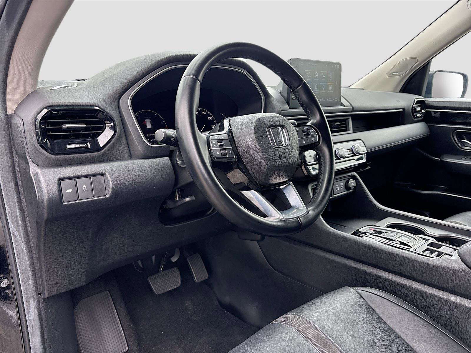 Certified 2025 Honda Pilot Touring image 10