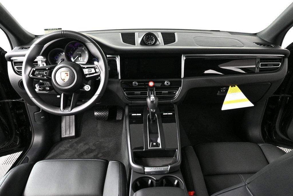 Certified 2026 Porsche Macan AWD/4WD image 19