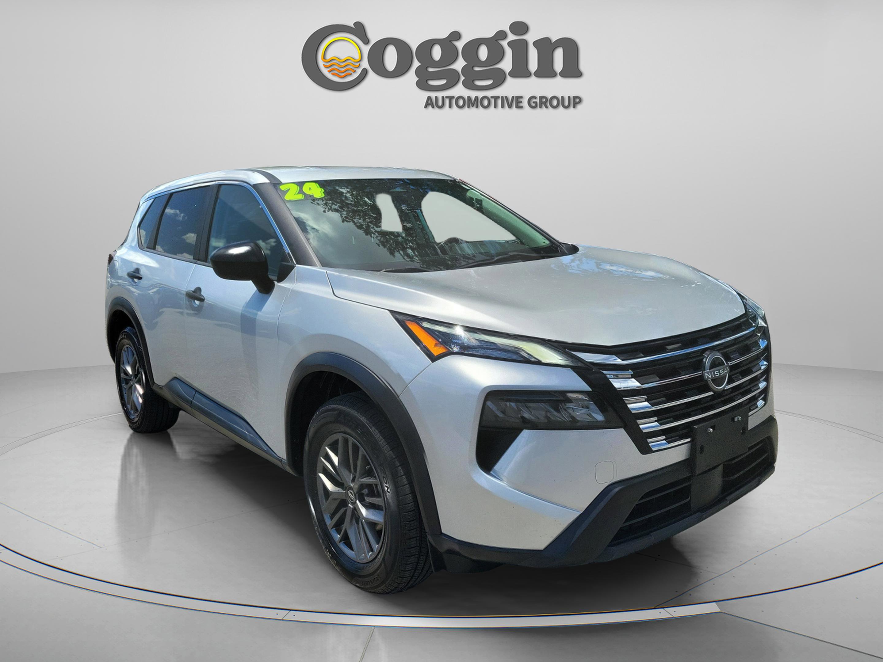 Used 2024 Nissan Rogue S AWD/4WD image 4