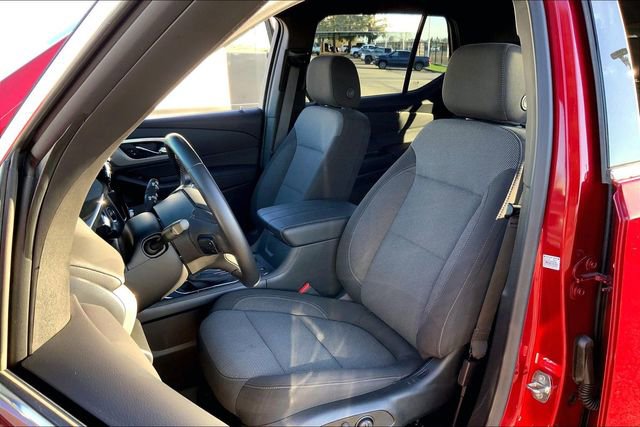 Used 2023 Chevrolet Traverse LT w/ Rear Camera Mirror Package image 24