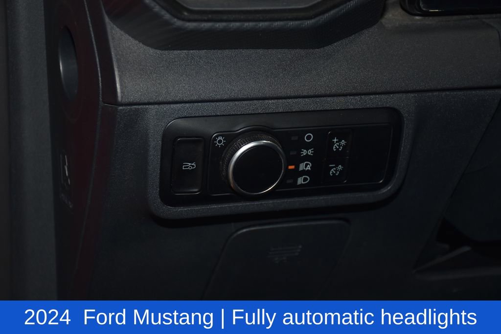Used 2024 Ford Mustang Convertible image 14