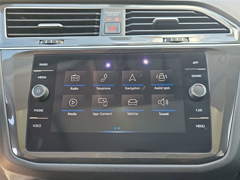 Used 2021 Volkswagen Tiguan SE w/ Panoramic Sunroof Package FWD image 18
