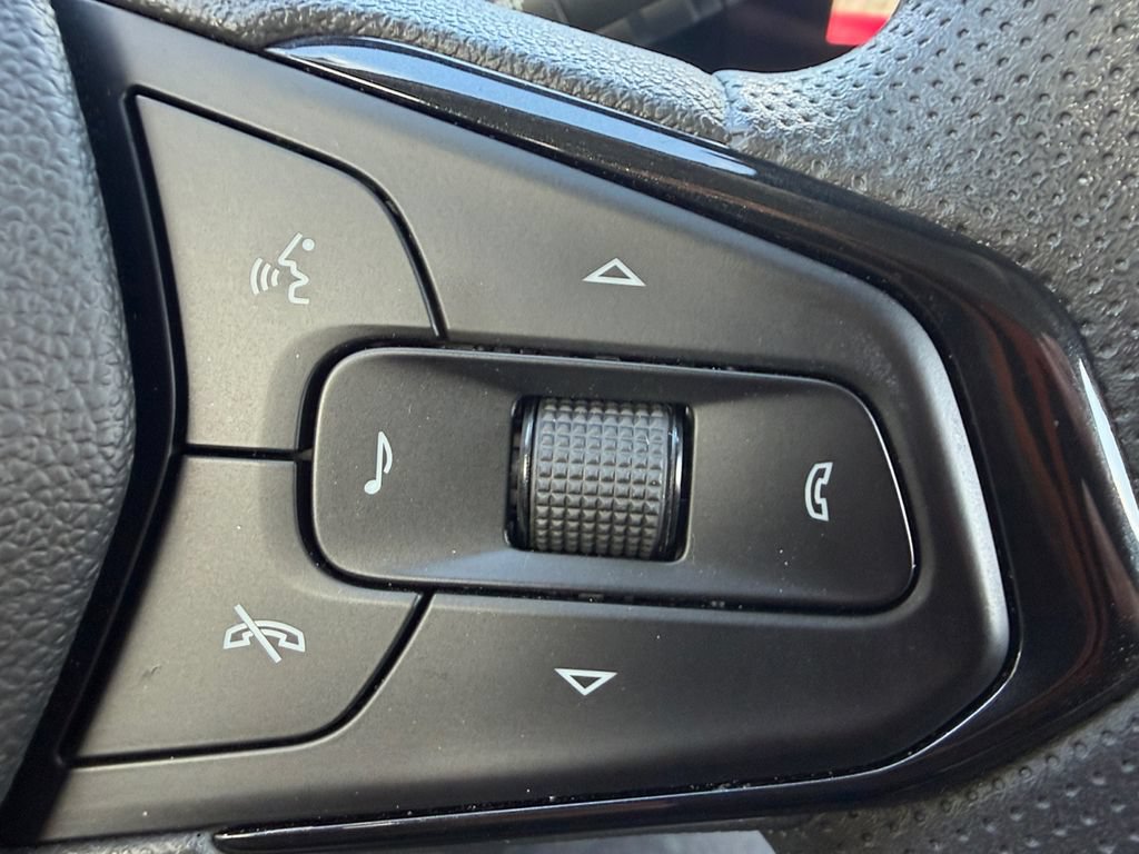 Used 2025 Chevrolet Trax LT FWD image 23