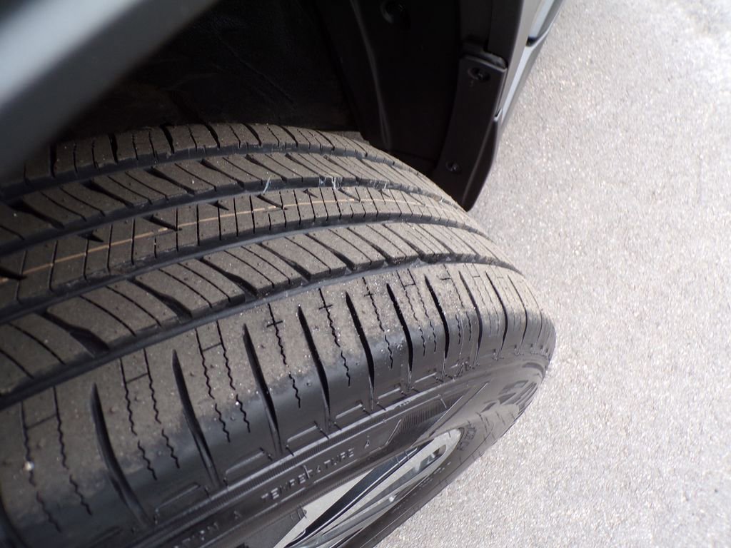 Used 2023 Subaru Outback Premium image 2