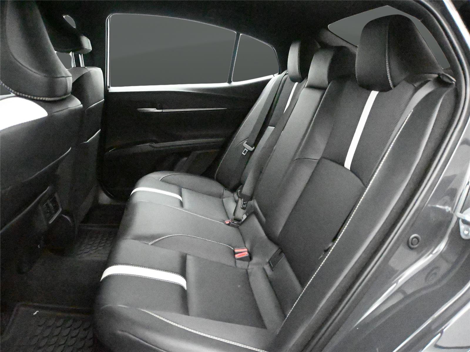 Used 2025 Toyota Camry SE w/ Convenience Package image 9