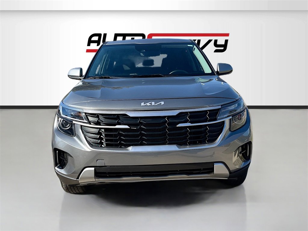Used 2024 Kia Seltos LX image 2