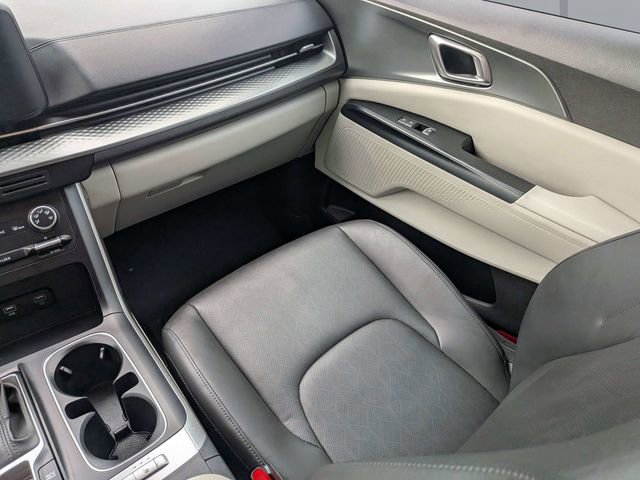 Used 2022 Kia Carnival LX FWD image 17