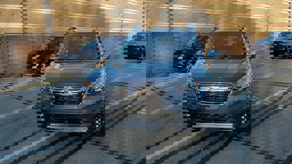 Used 2020 Subaru Outback Touring image 3