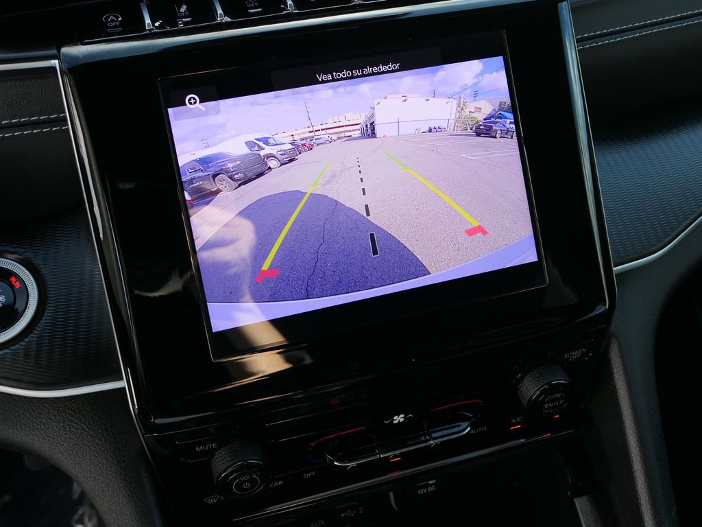 Used 2024 Jeep Grand Cherokee Laredo X image 17