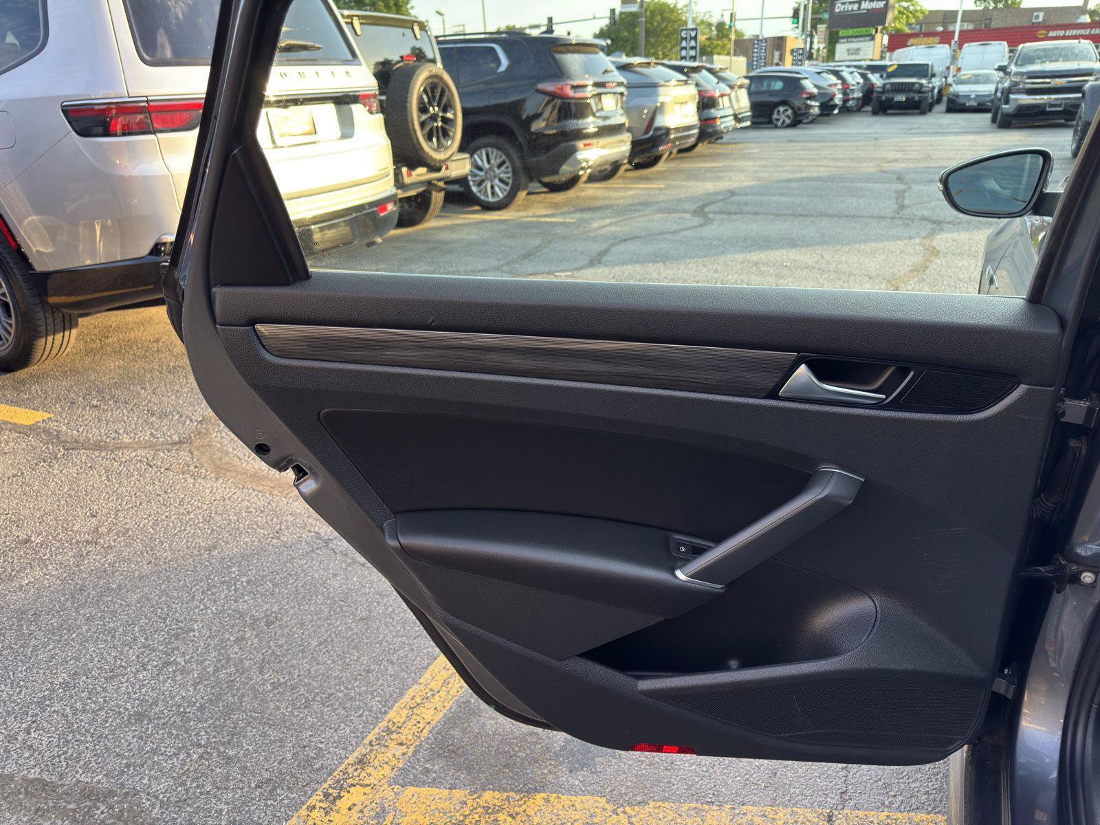 Used 2020 Volkswagen Passat 2.0T R-Line FWD image 29