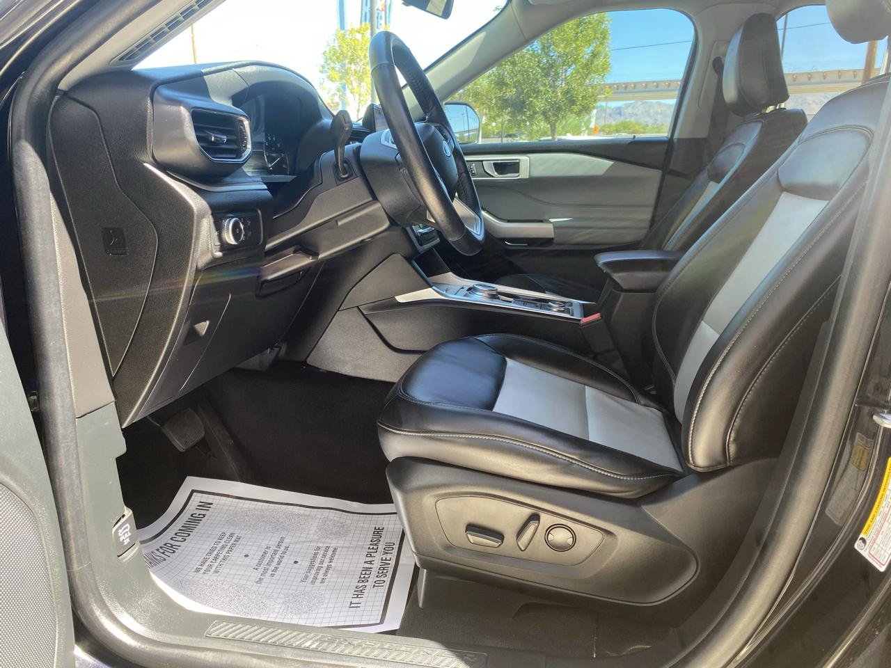 Used 2022 Ford Explorer XLT w/ Equipment Group 202A AWD/4WD image 18