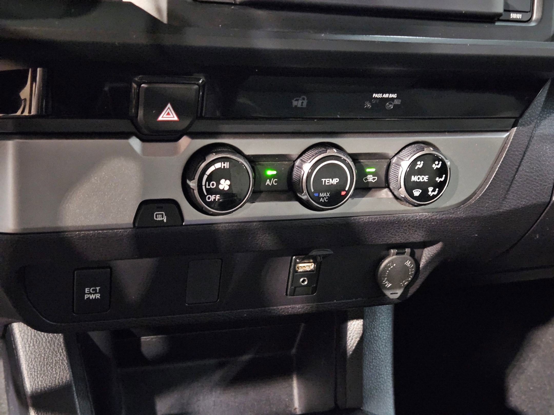 Used 2018 Toyota Tacoma SR w/ SR Convenience Package RWD image 30