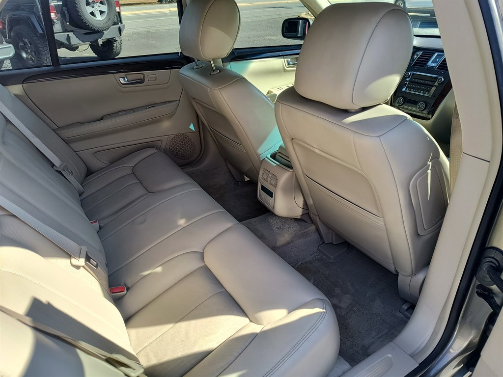 Used 2010 Cadillac DTS Luxury image 23