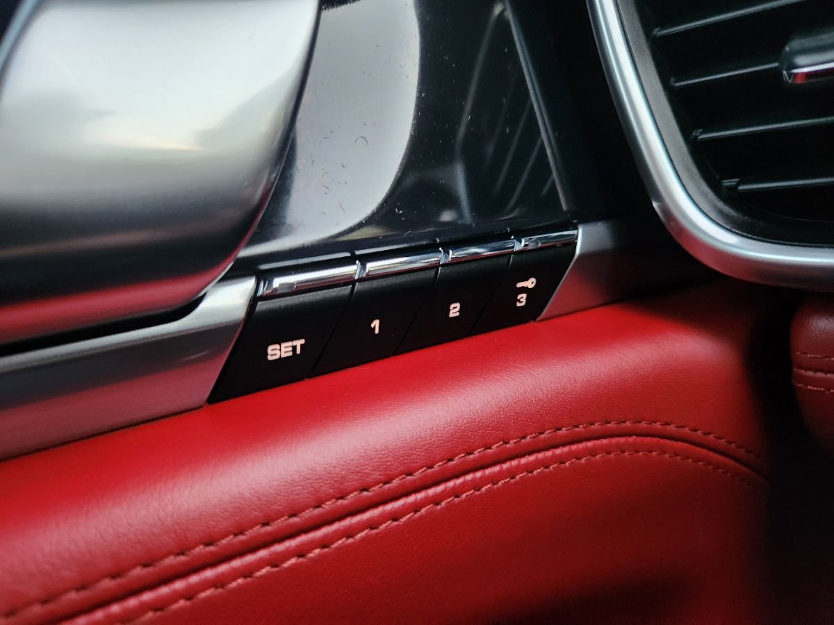 Used 2014 Porsche Panamera 4 image 21