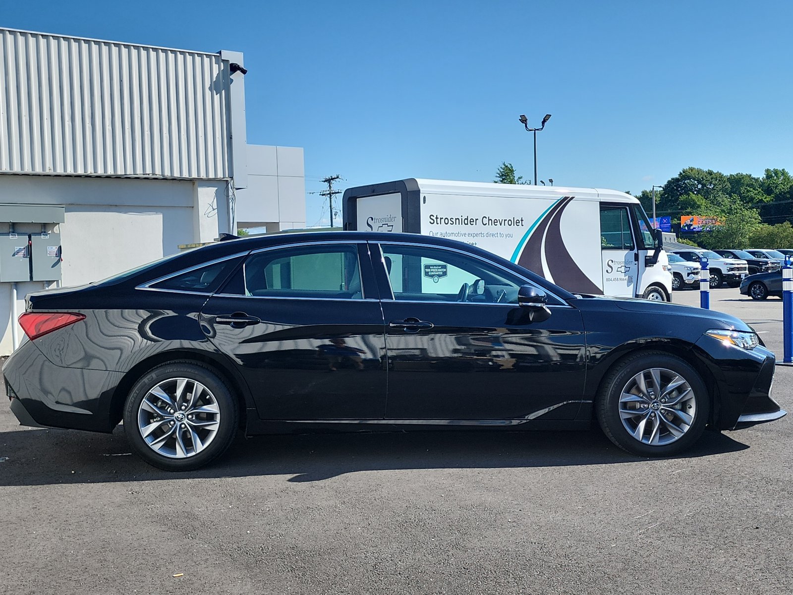 Used 2019 Toyota Avalon XLE w/ Moonroof Package FWD image 6