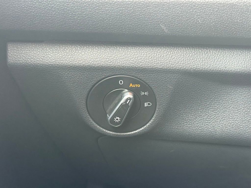 Used 2024 Volkswagen Jetta SE w/ Panoramic Sunroof Package image 9