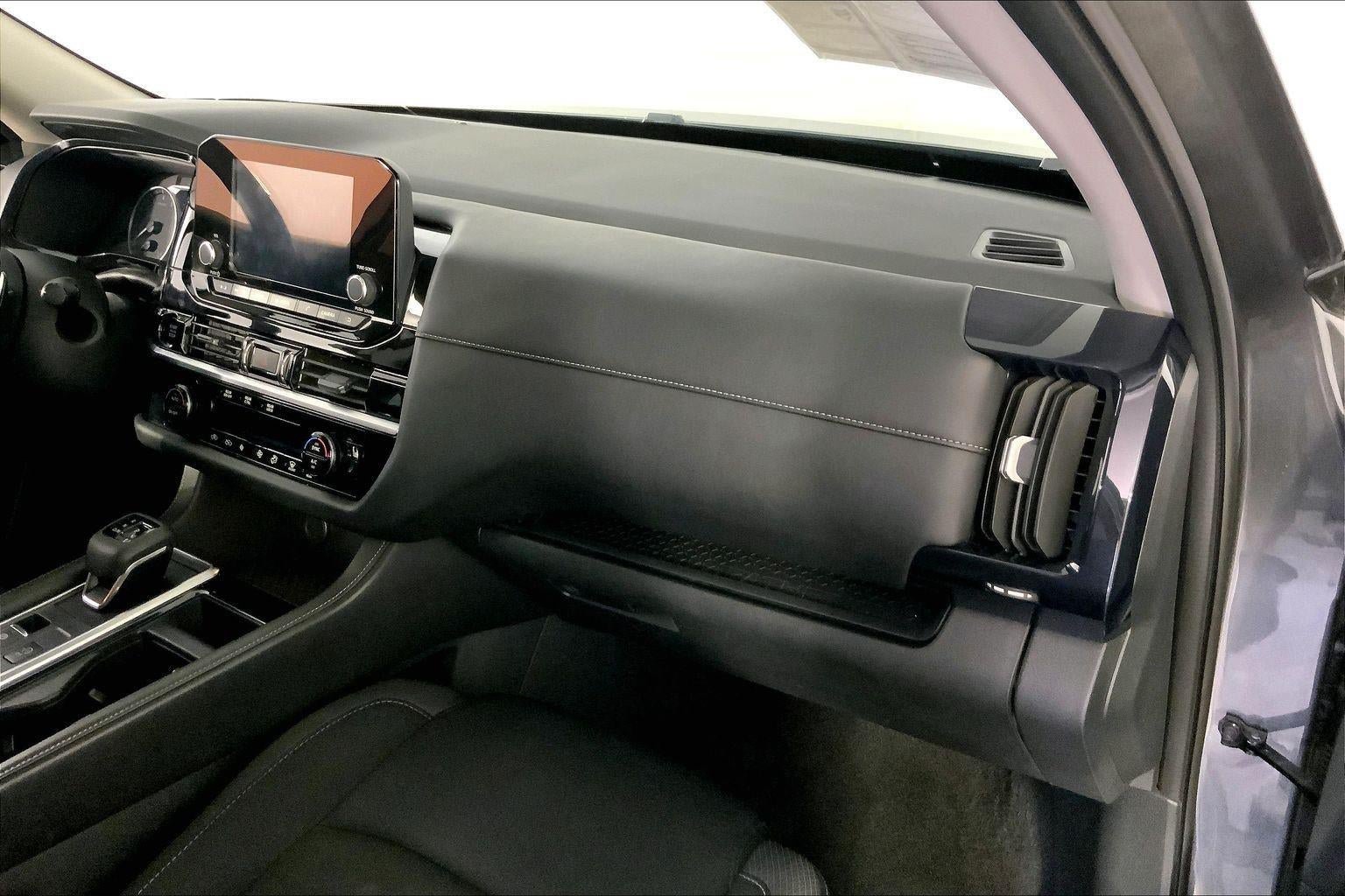 Used 2025 Nissan Pathfinder SV AWD/4WD image 22
