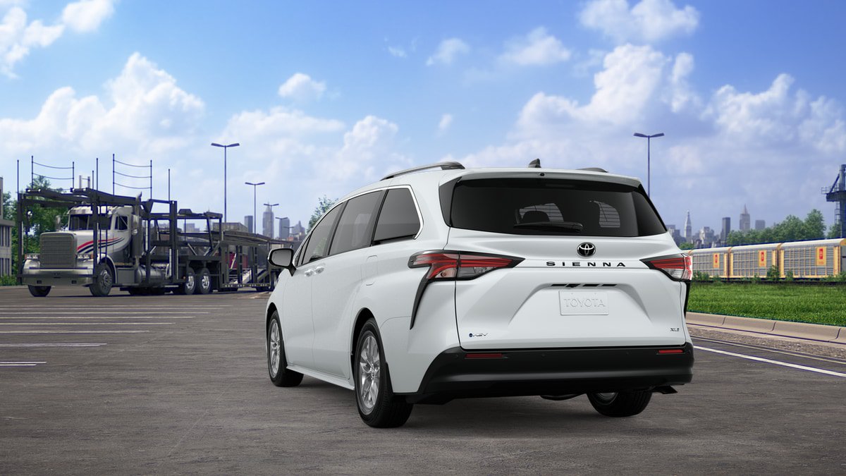 New 2026 Toyota Sienna XLE FWD image 7