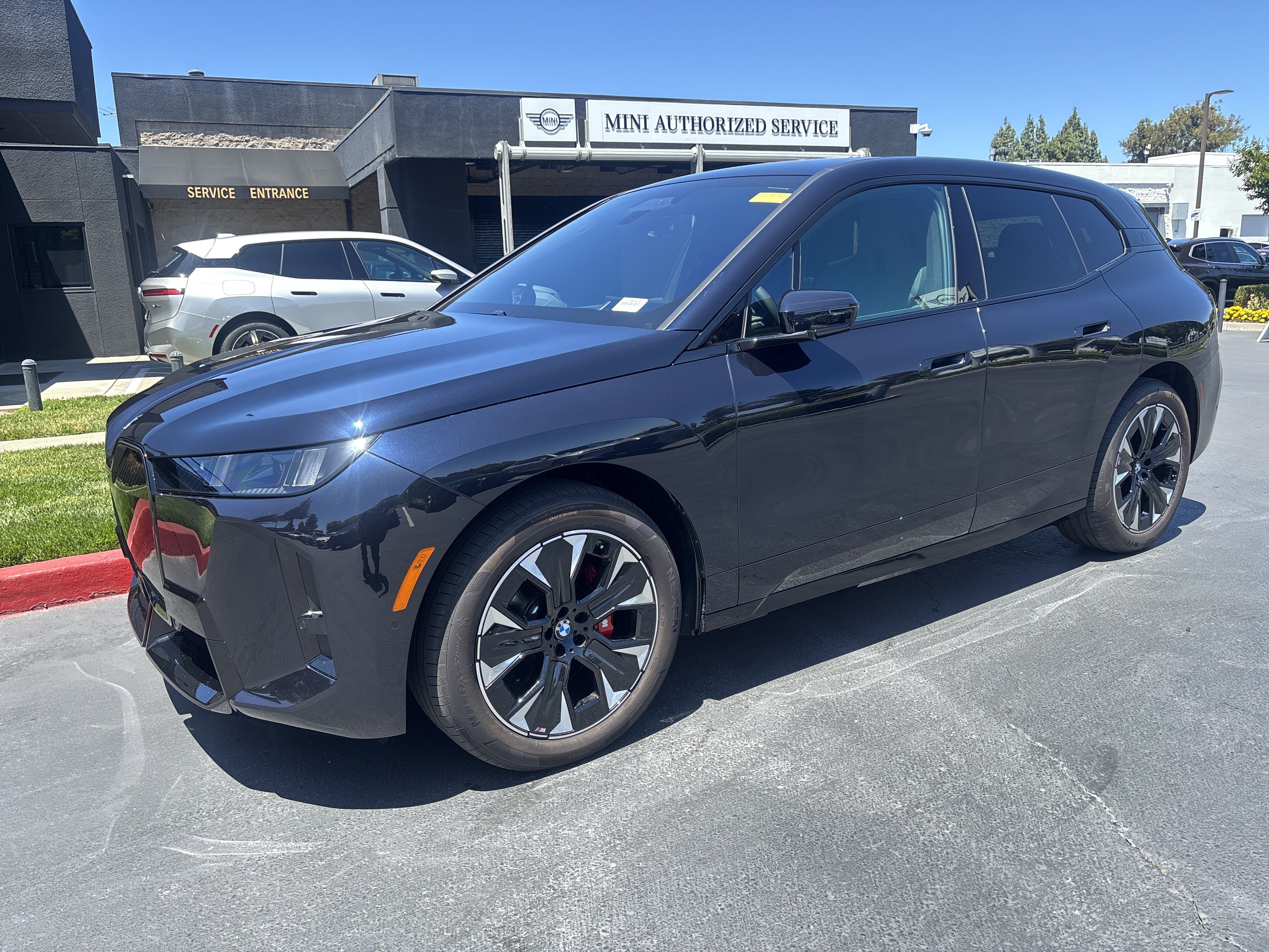 Used 2026 BMW iX xDrive45 w/ M Sport Package AWD/4WD image 5