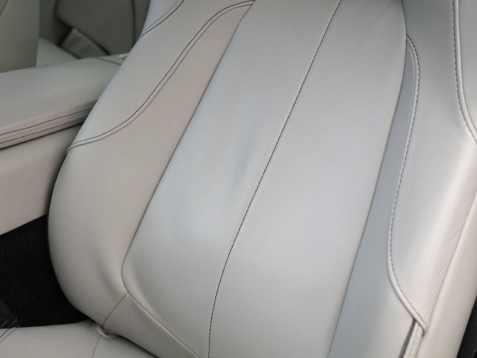 Used 2016 Aston Martin Vanquish Coupe RWD image 11