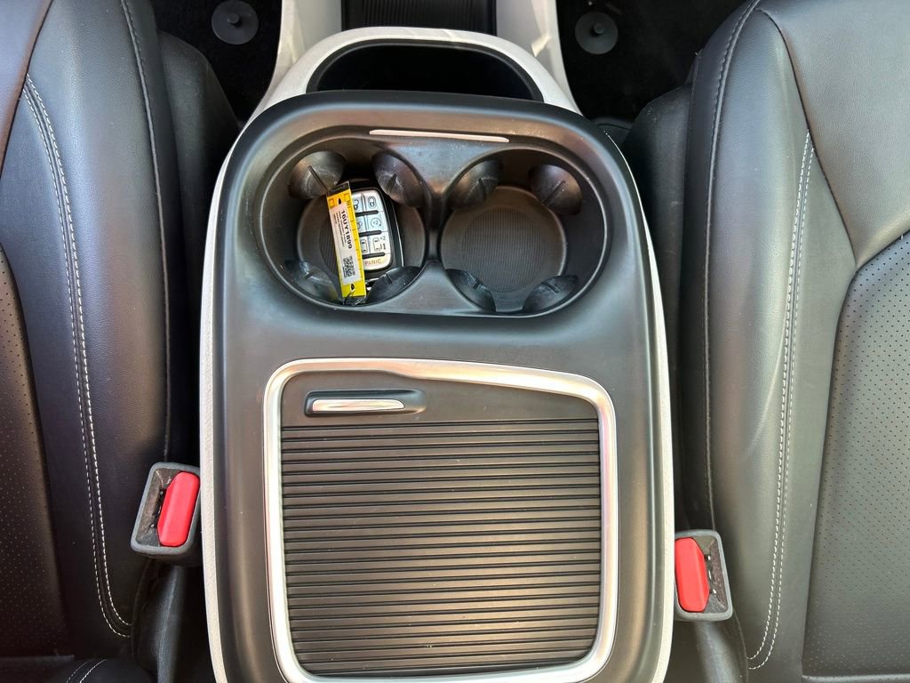 Used 2024 Chrysler Pacifica Touring-L image 22