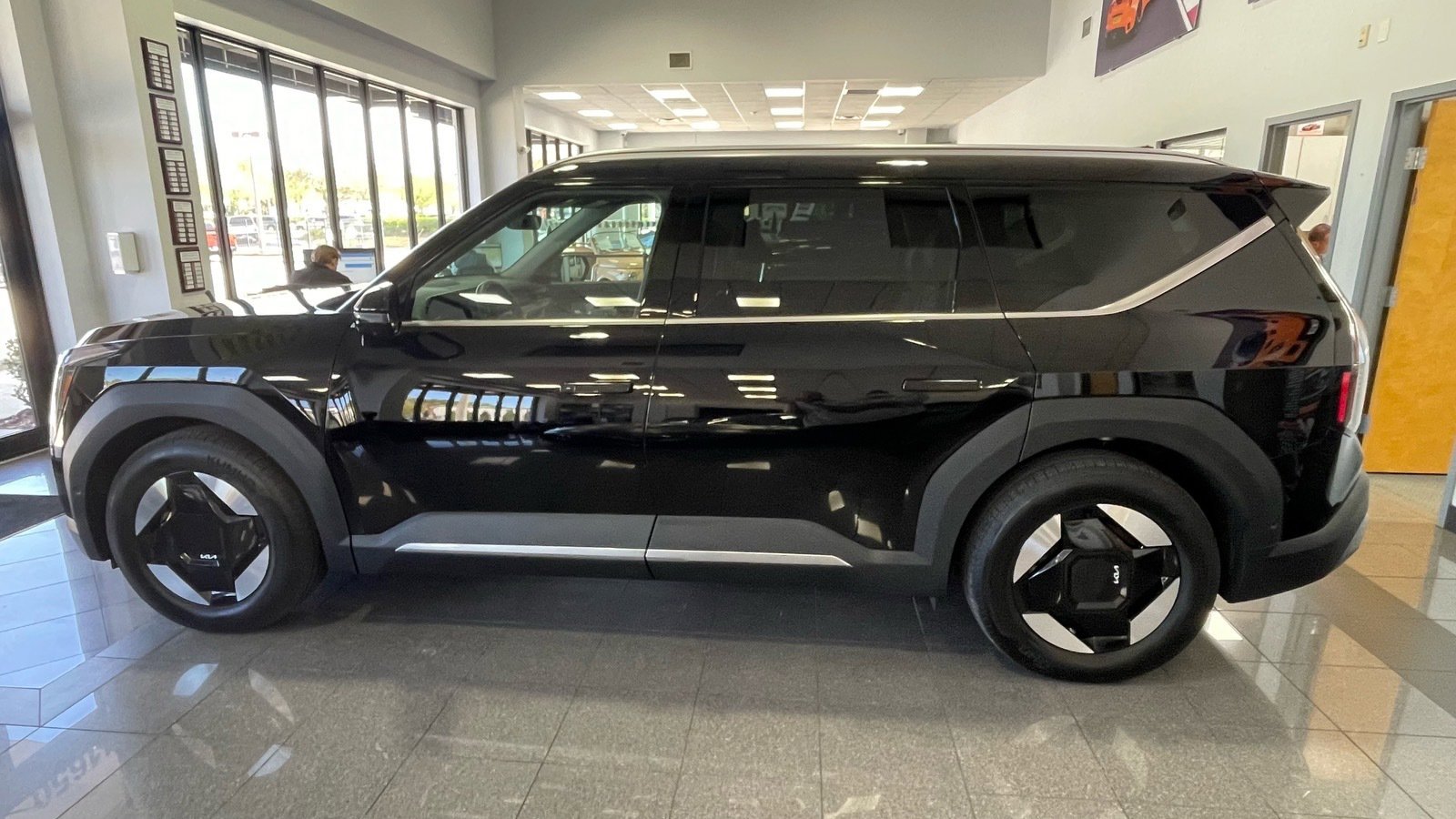 Used 2026 Kia EV9 Wind image 2