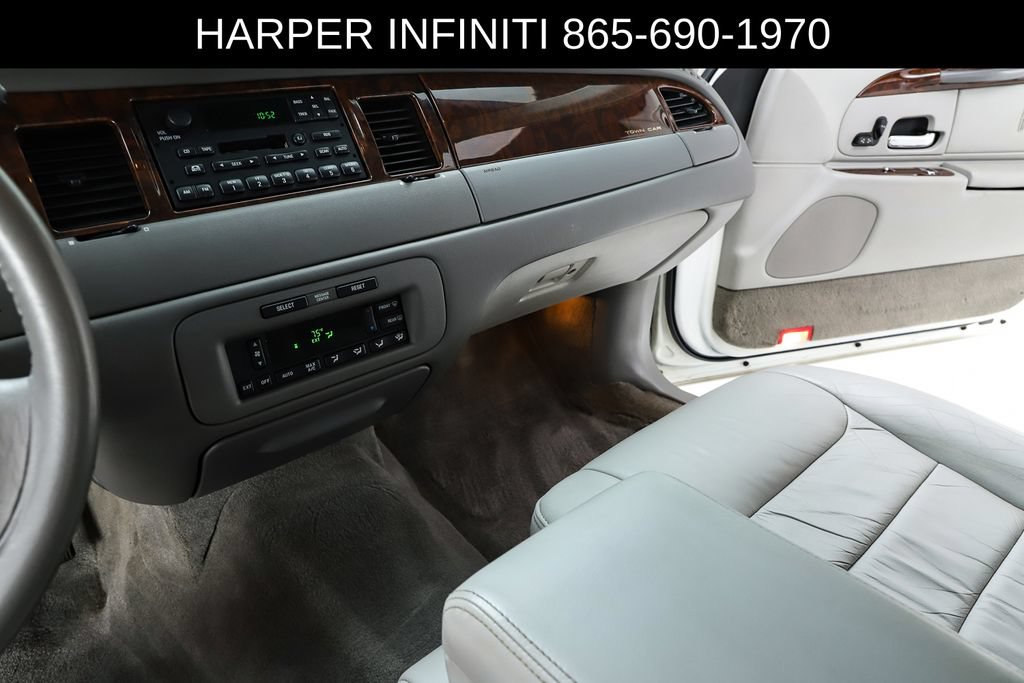 Used 2000 Lincoln Town Car Executive RWD image 58