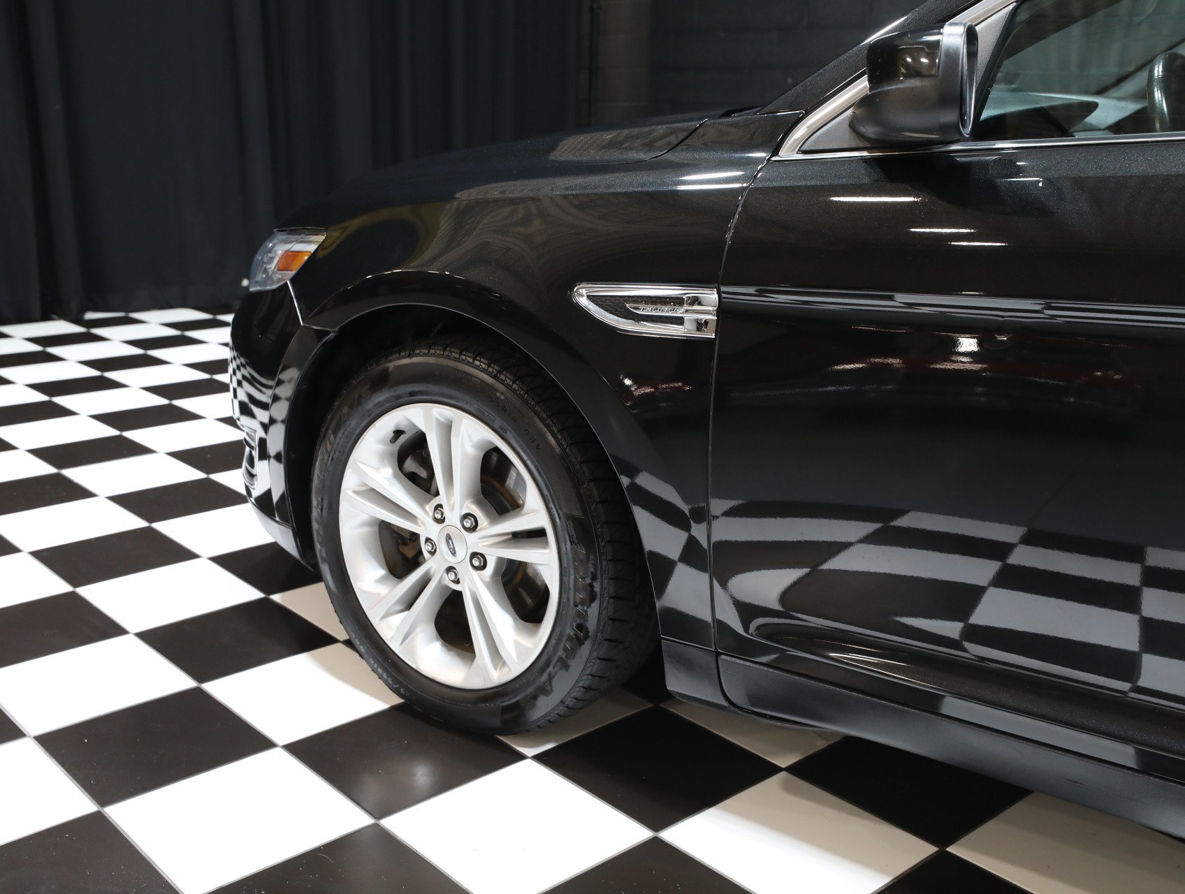 Used 2013 Ford Taurus SEL FWD image 27