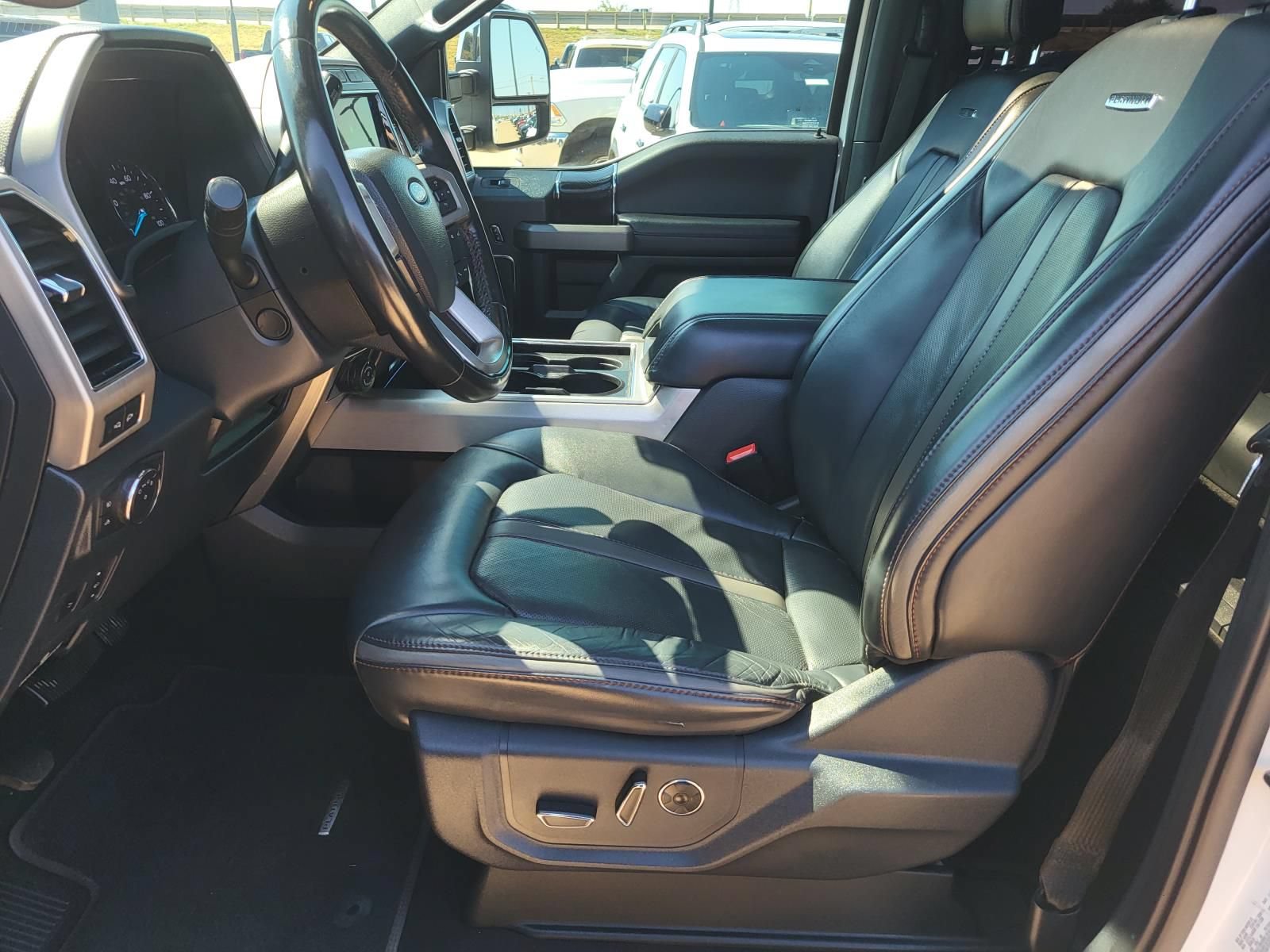 Used 2022 Ford F250 Platinum w/ FX4 Off-Road Package AWD/4WD image 19