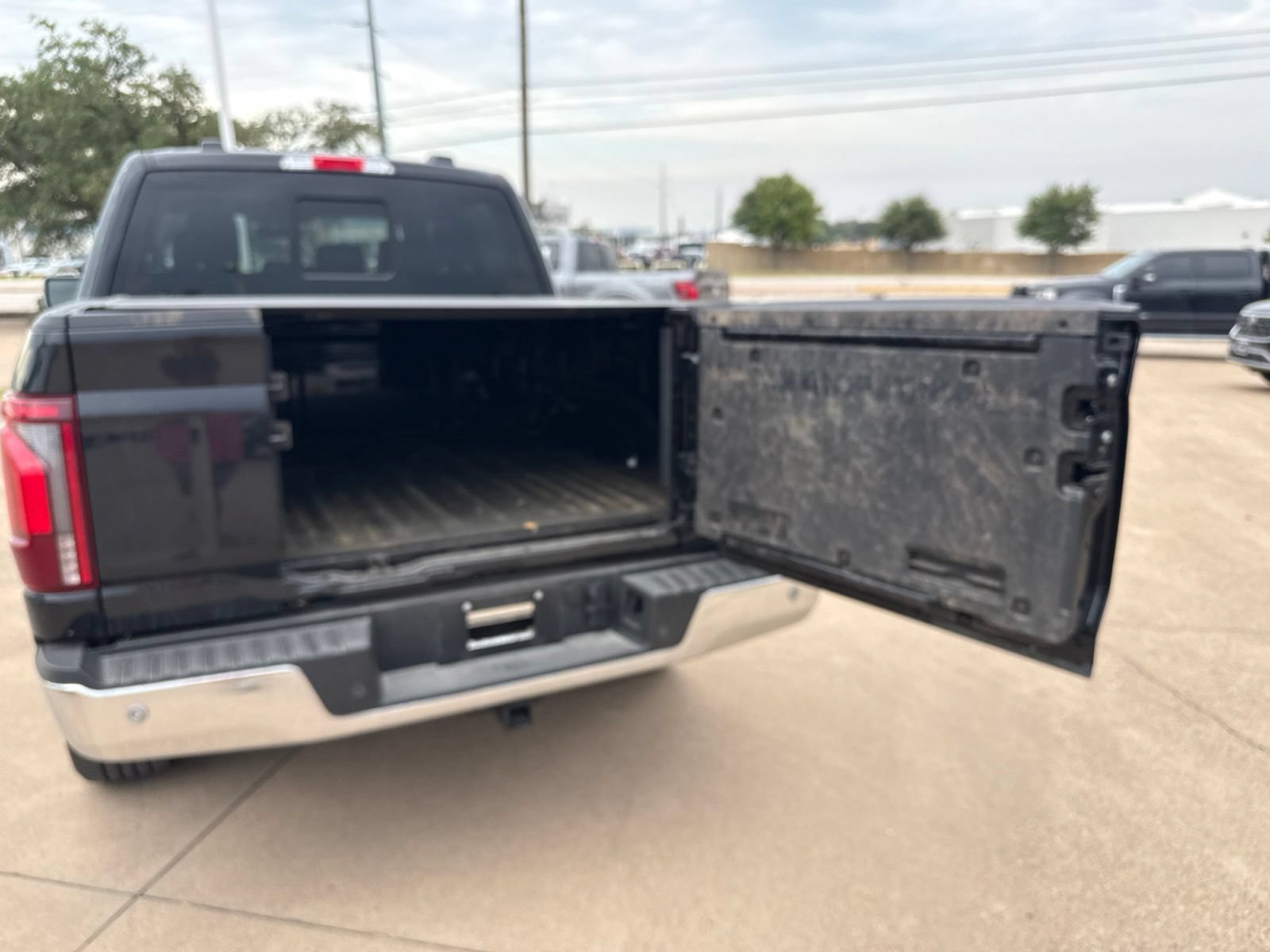 Used 2025 Ford F150 Lariat w/ Equipment Group 501A Mid AWD/4WD image 11