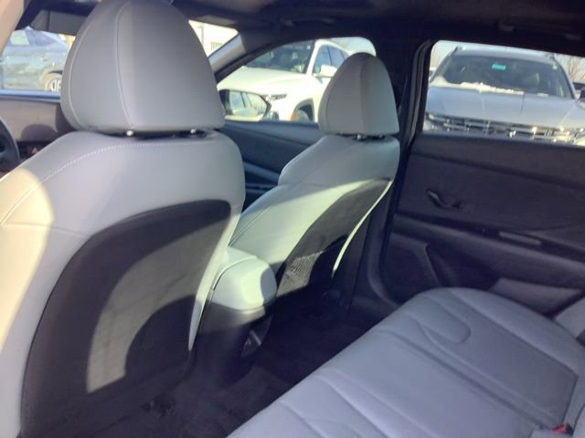 Certified 2025 Hyundai Elantra Limited image 23