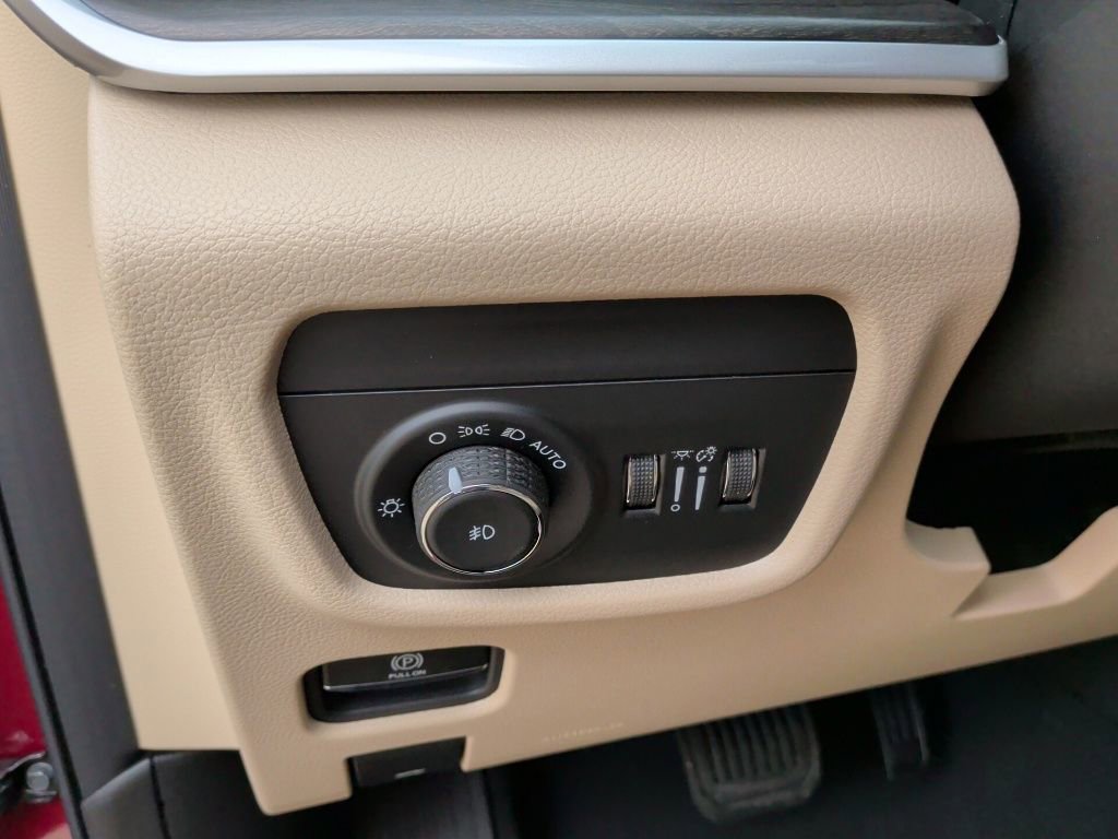 New 2025 Jeep Grand Cherokee Limited image 16