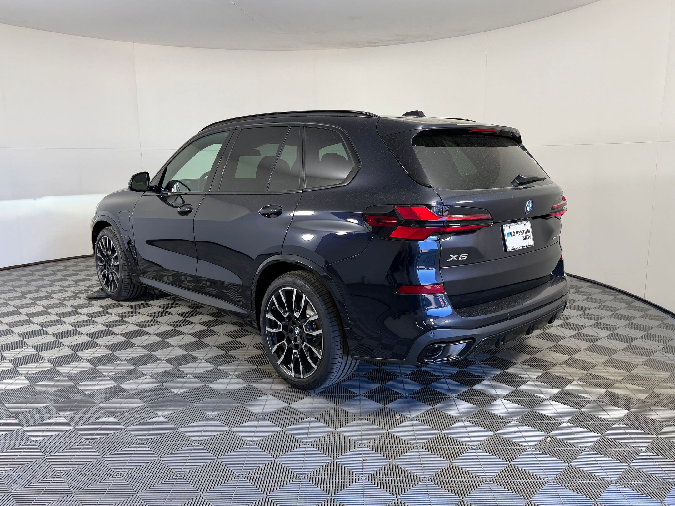 New 2026 BMW X5 xDrive50e image 3