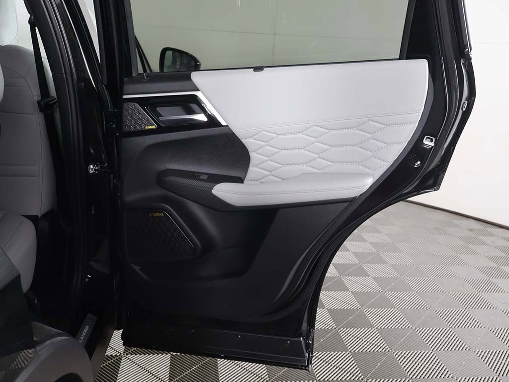 New 2025 Mitsubishi Outlander AWD image 33